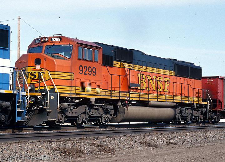 BNSF 9299 SD60M b.jpg